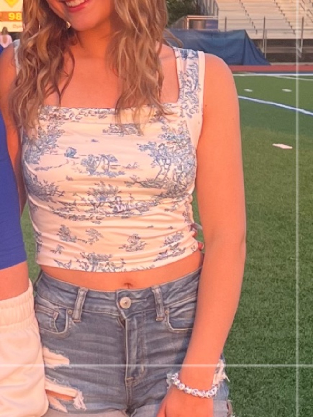 SHEIN White Cropped Tank Top with Blue Floral Print